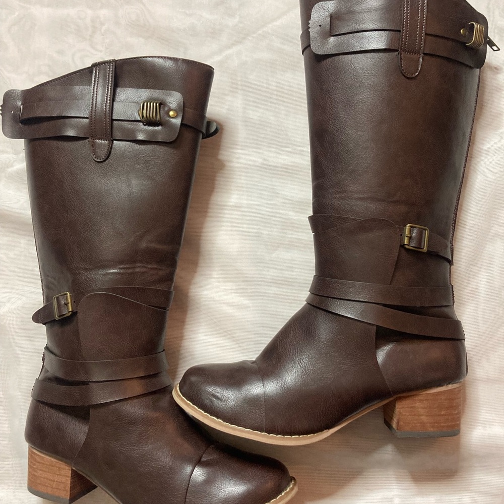 Tall boots Brown size 38  with back zipper.